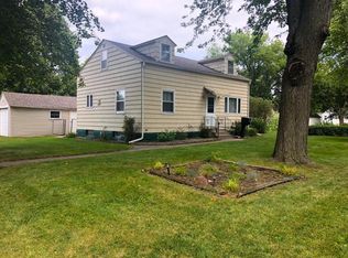 365 9th St SW, Wells, MN 56097