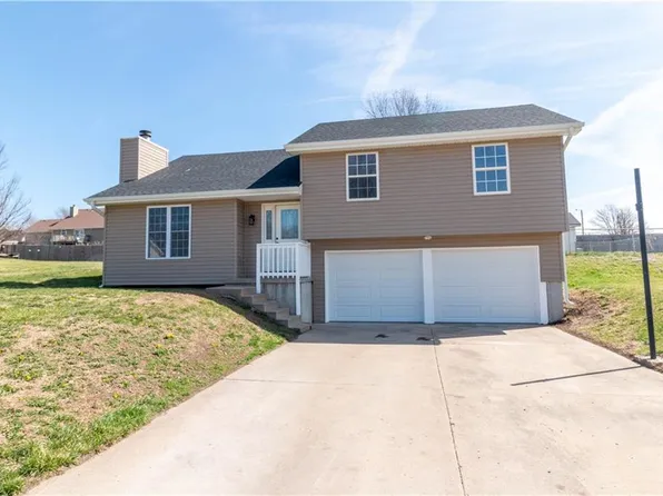 505 Santa Fe Dr, Gower, MO 64454