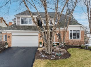 2 Greenbrier Ct, Lake In The Hills, IL 60156