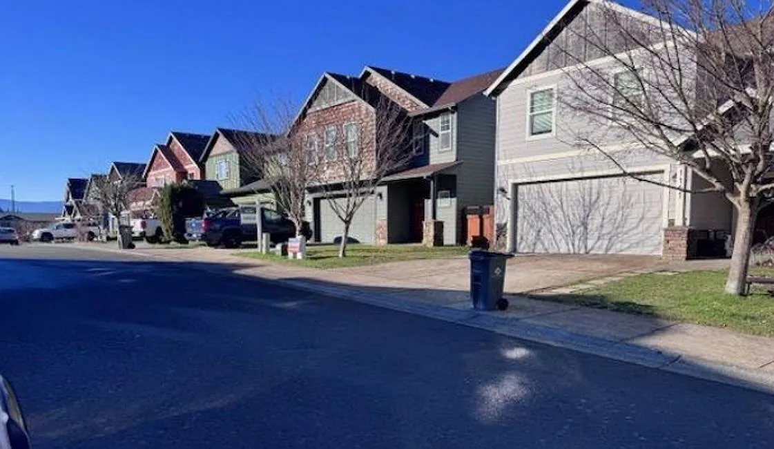 1169 SE Chinookan Dr photo 1