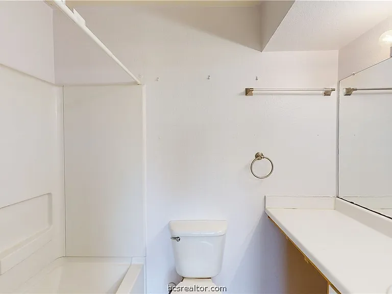 529 Sw Pkwy #102 — Photo 19