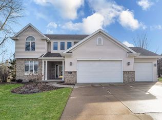211 E Carrington Ln, Appleton, WI 54913