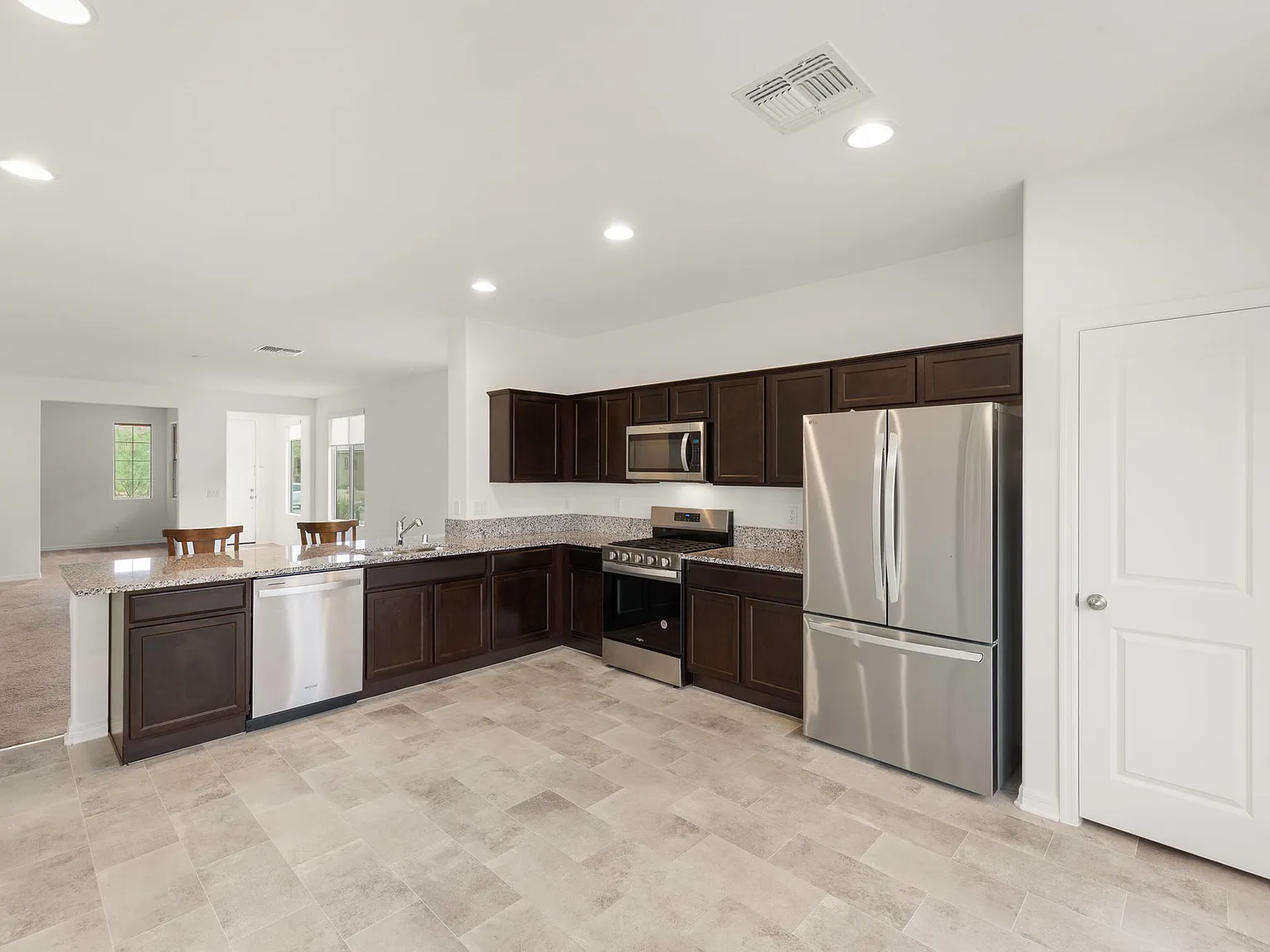 2 bed, 1439 sqft, $1,900 — Photo 2