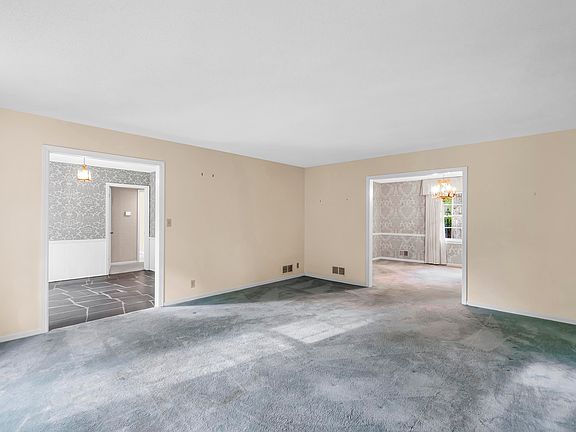 4th image of 115 Fernbrook Cir