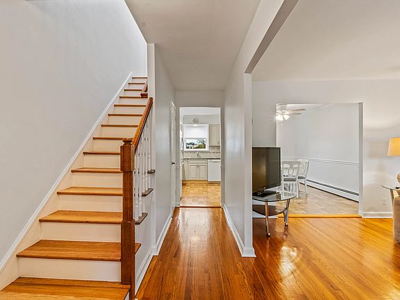 3rd image of 2785 Barkley Ave