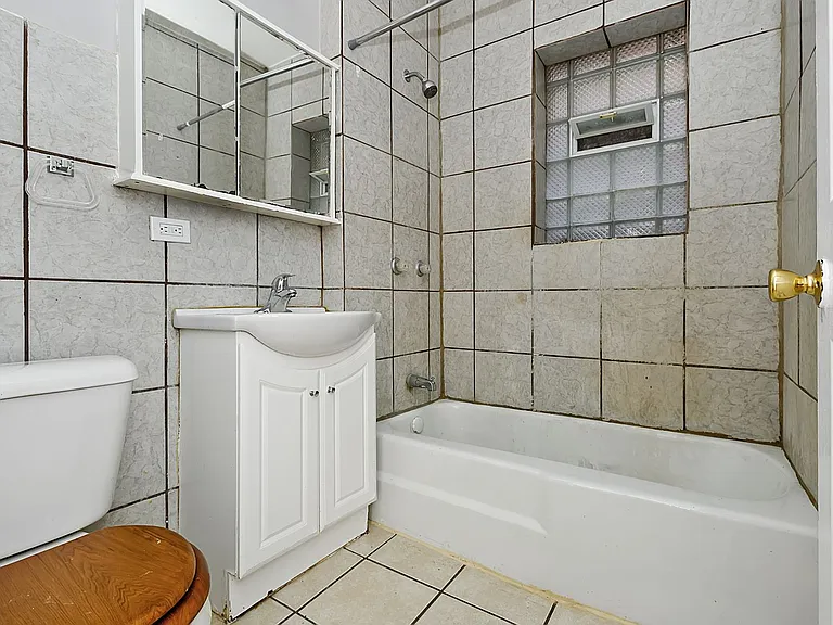 6201 S Troy St — Photo 11