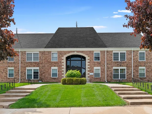 2101 Chateau COURT #205B, Grafton, WI 53024