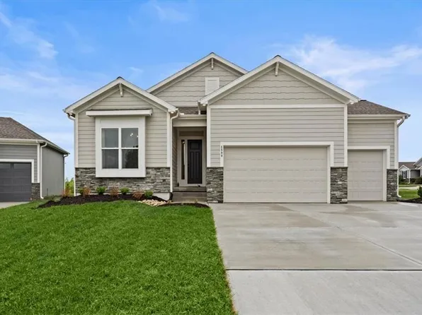 4506 SW Fenwick Rd, Lees Summit, MO 64083