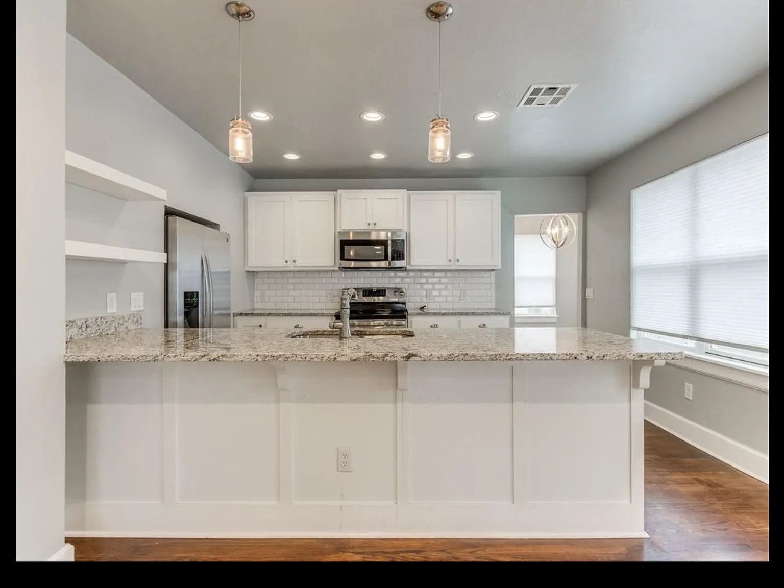 2 bed, 1100 sqft, $1,600 — Photo 4