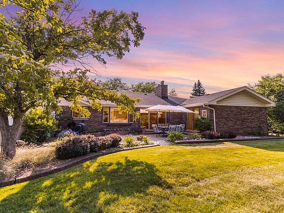 3rd image of 15607 Catalina Ct