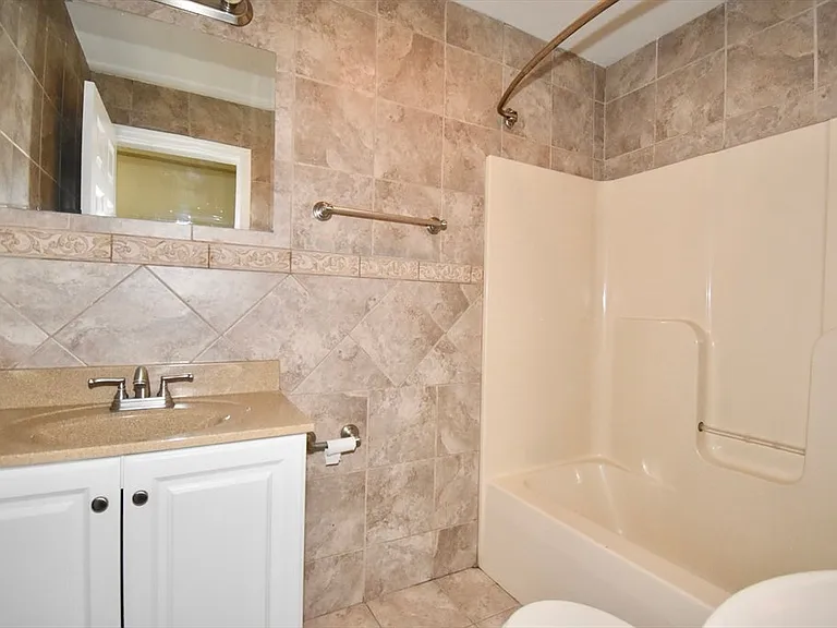 181 Chestnut St #2 — Photo 6