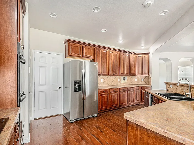 605 Port Royale Way — Photo 11