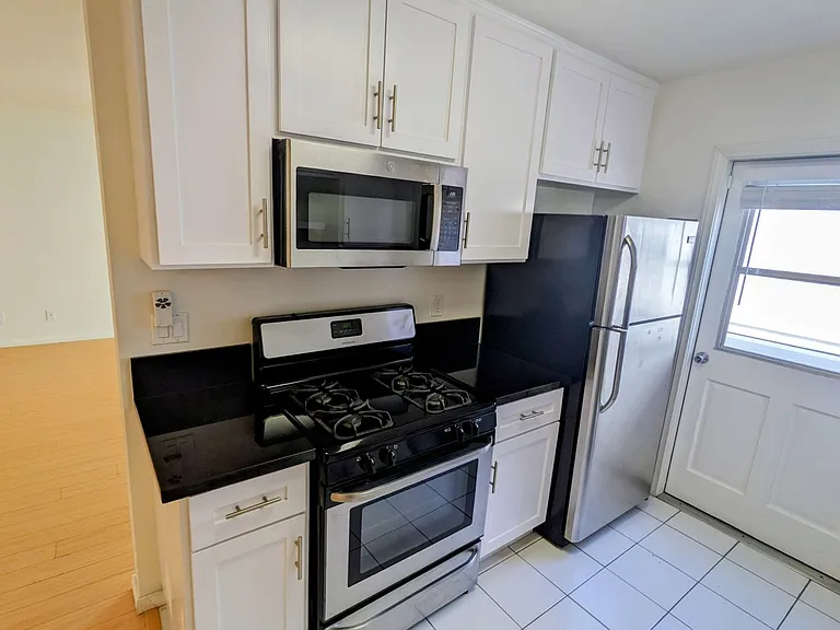 11948 Darlington Ave — Photo 6