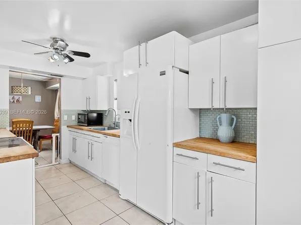 8002 Lagos De Campo Blvd #B-101, Tamarac, FL 33321