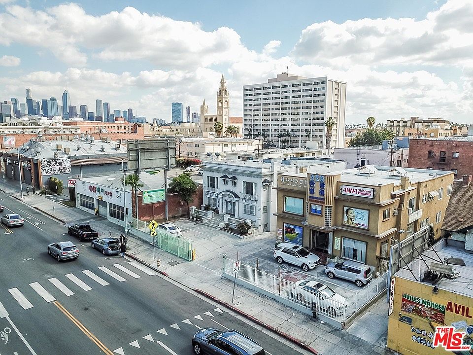 1st image of 3050 W 7th St