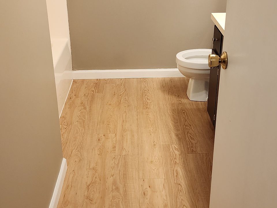 Main Bath with Tub and Shower Unit