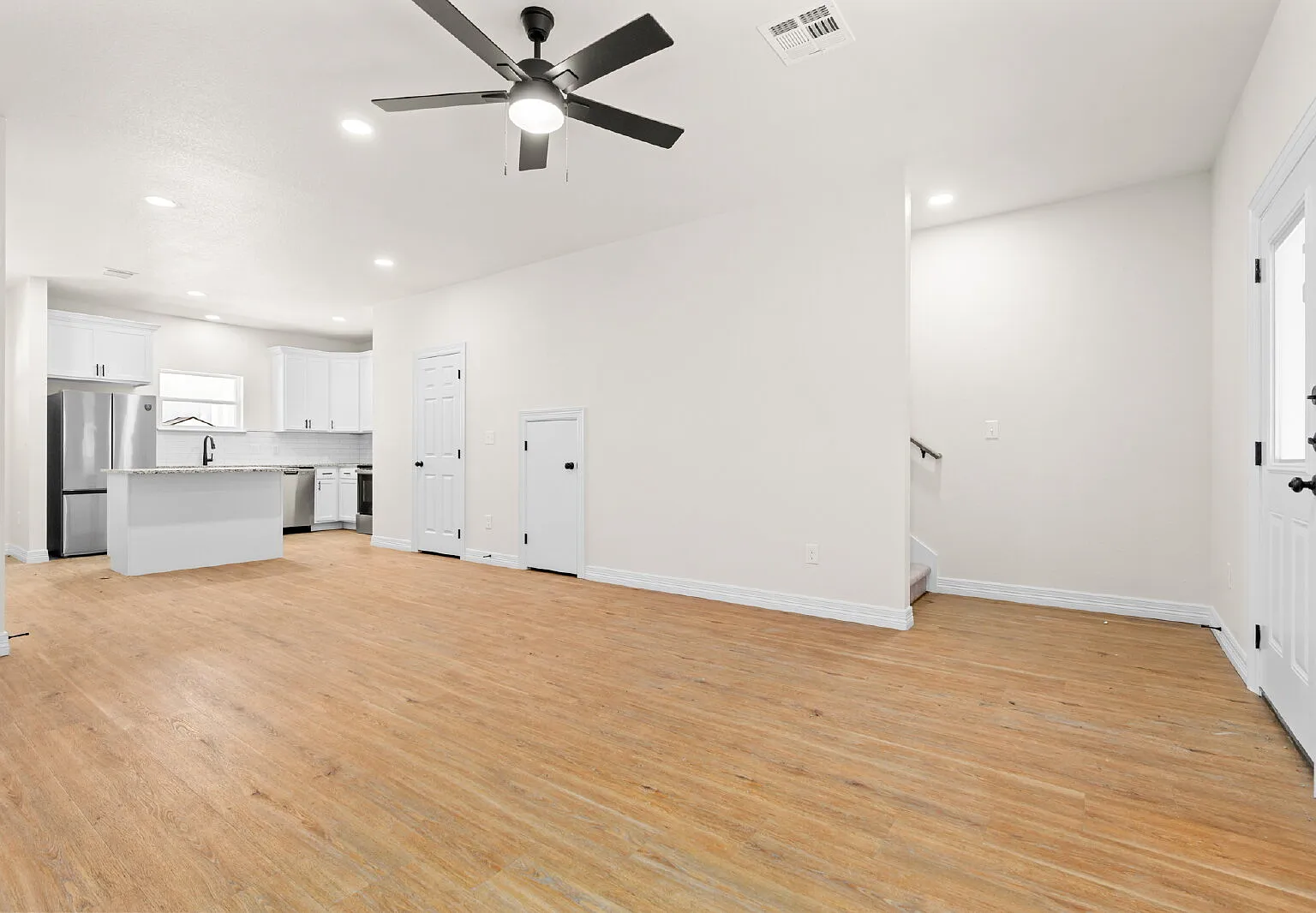 3 bed, 2.0 bath, 1250 sqft, $1,300 — Photo 4