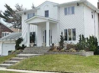 642 Michelle Pl, Valley Stream, NY 11581