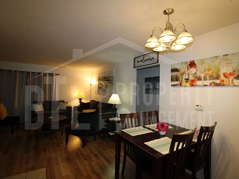 2910 Vineyards Pkwy #4 — Photo 6