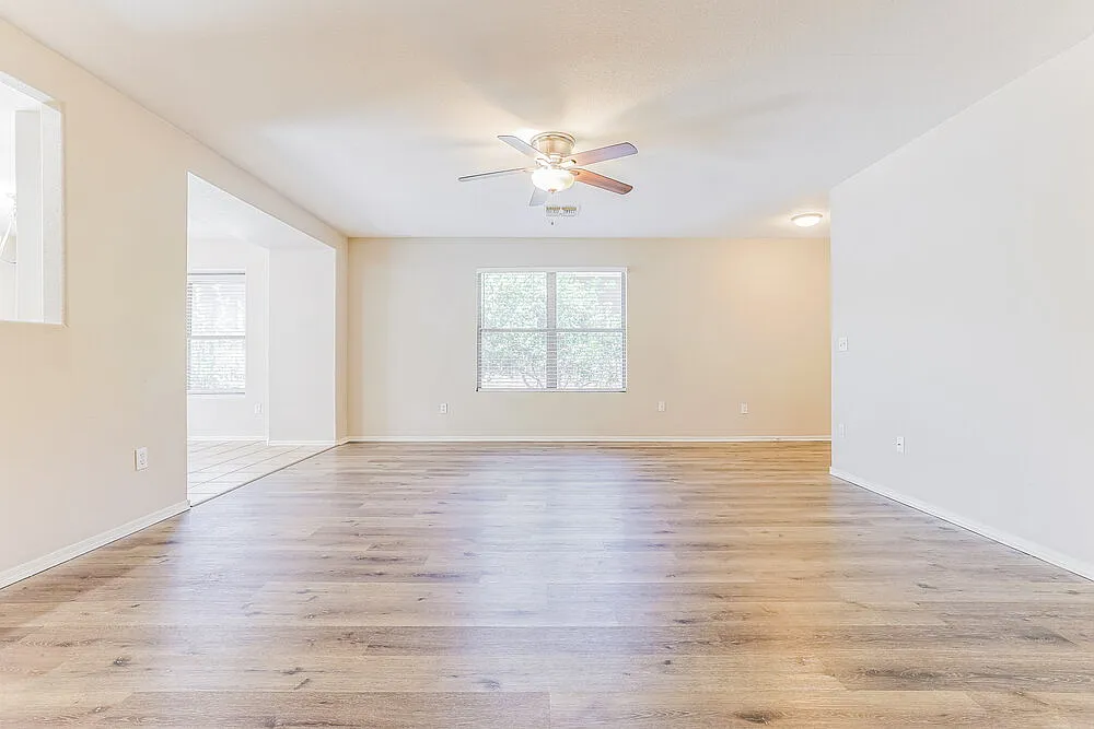 3 bed, 2.0 bath, 1431 sqft, $2,250 — Photo 3