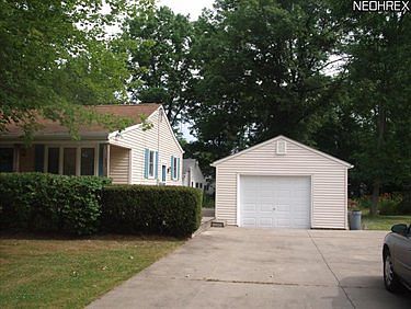 3rd image of 393 Garland Dr