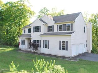 5 Jonathan Dr, Lafayette, NJ 07848