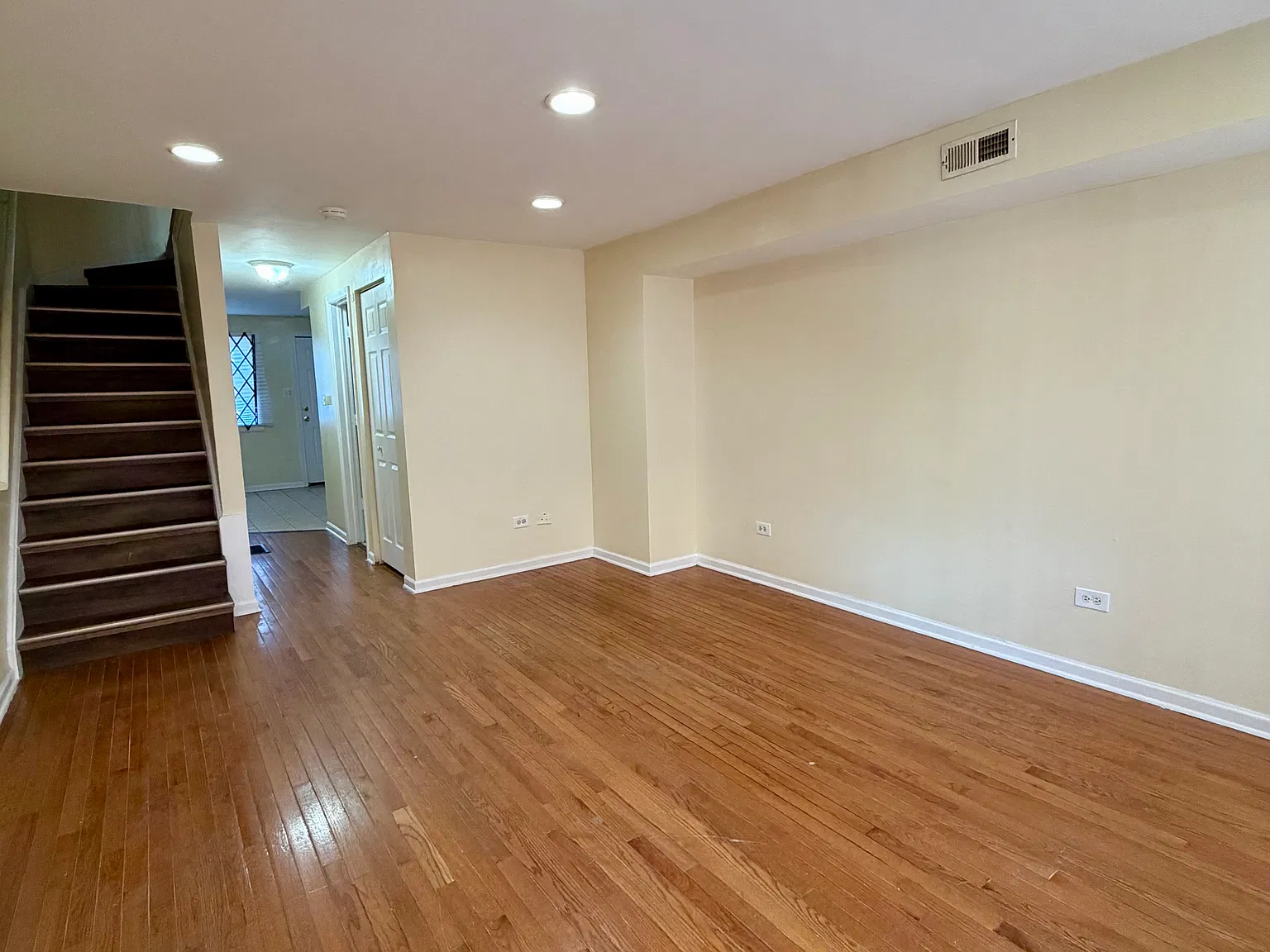 3 bed, 1.5 bath, 1600 sqft, $1,795 — Photo 2