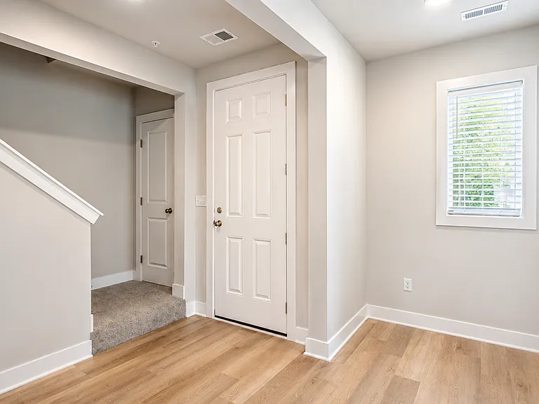 701 Halcyon Ln — Photo 28