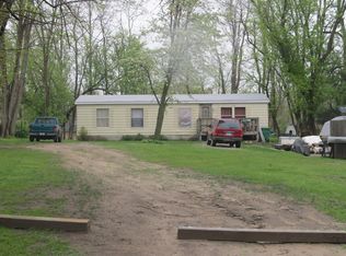 20946 Moorepark Rd, Three Rivers, MI 49093