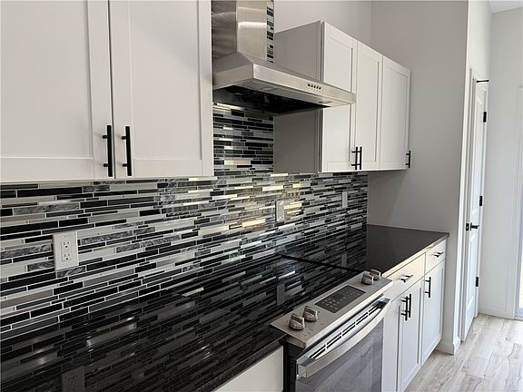 4th image of 685 Waldsmith Way