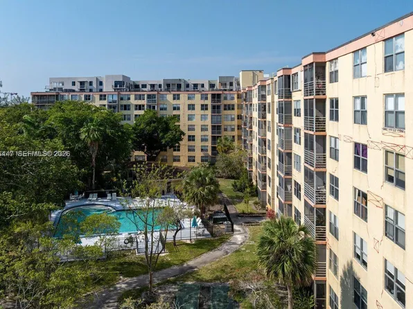 17890 W Dixie Hwy APT 302, North Miami Beach, FL 33160