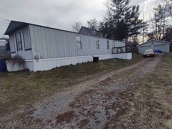5th image of 2080 Geneva St