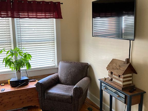 5th image of 105 1/2 Simmons St