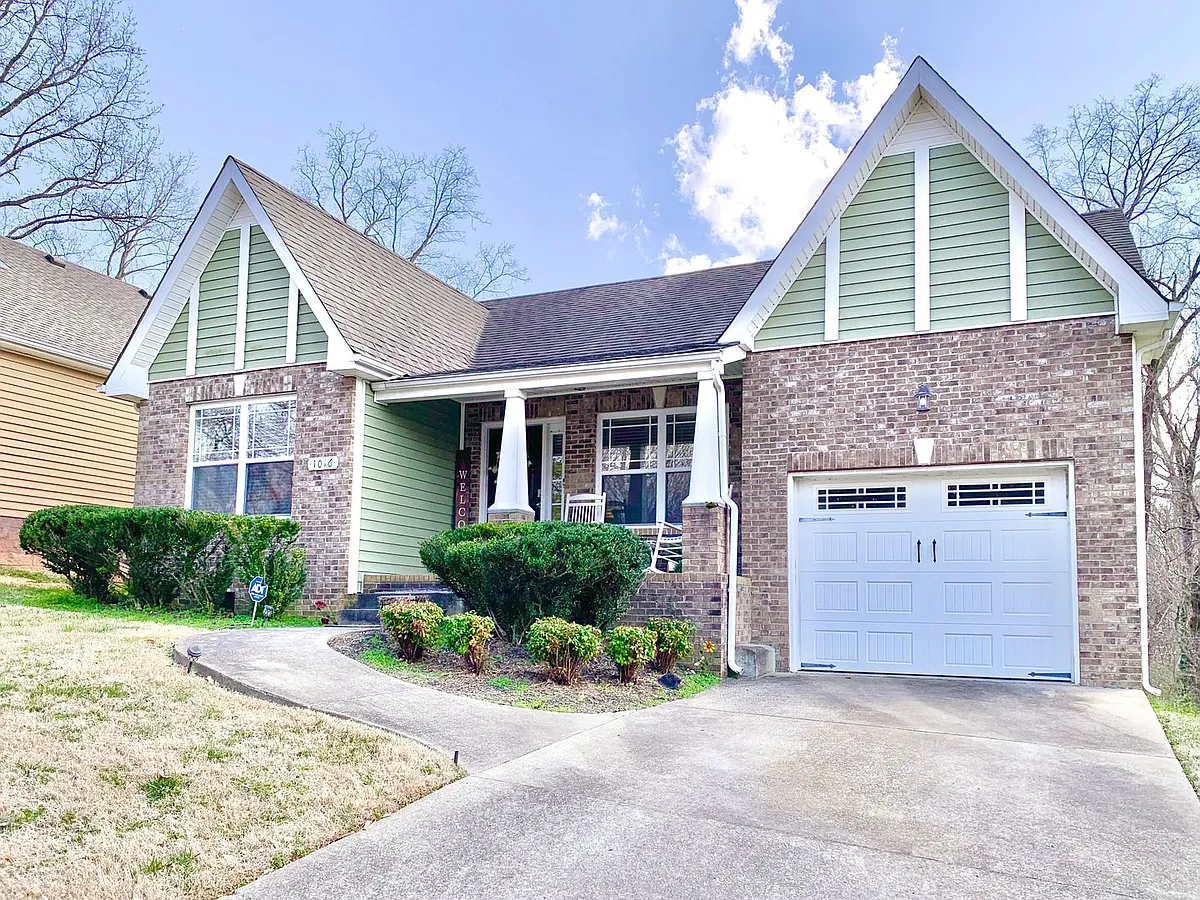 Building Photo - 1016 Sunset Dr