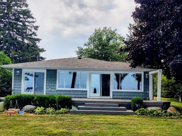 6121 Lakeshore Rd, Lexington, MI 48450