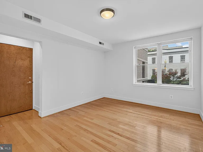 809 Otis Pl NW #104 — Photo 6