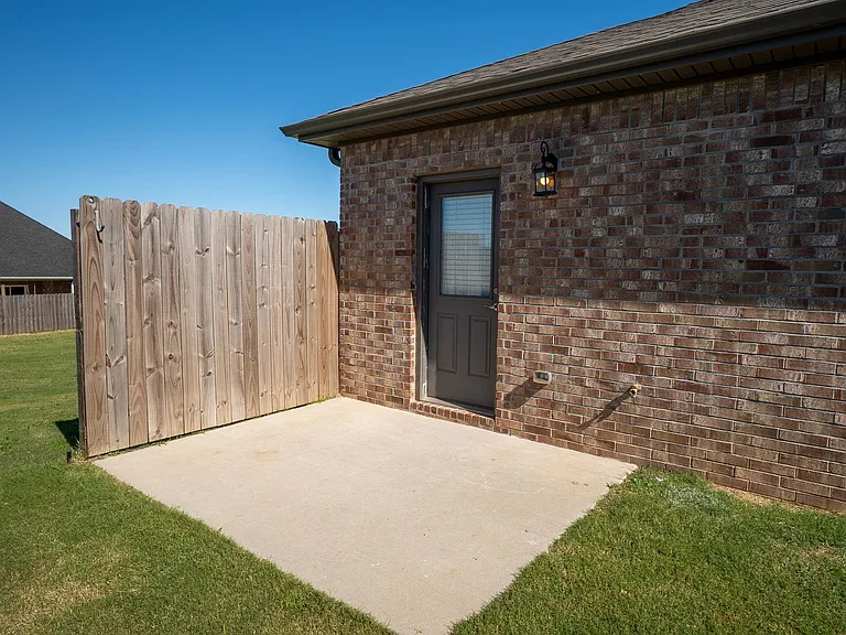 1733 Booker Cir — Photo 13
