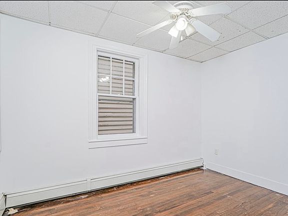 3rd image of 162 John St Floor 2
