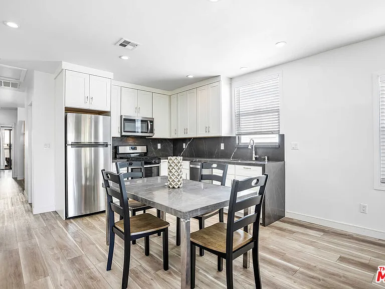 1207 N Genesee Ave — Photo 13