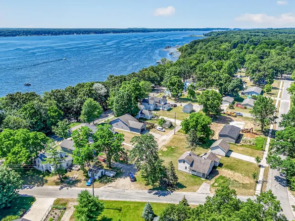 4830 Mill St, Montague, MI 49437