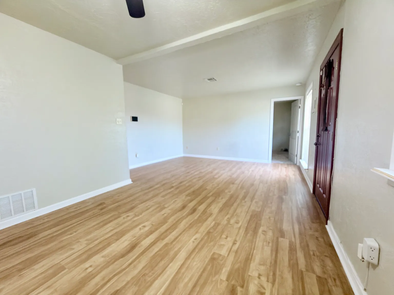 3 bed, 1200 sqft, $1,200 — Photo 2
