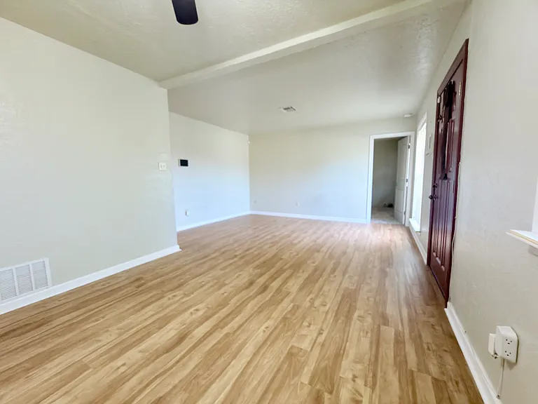 5810 NW Oak Ave — Photo 2