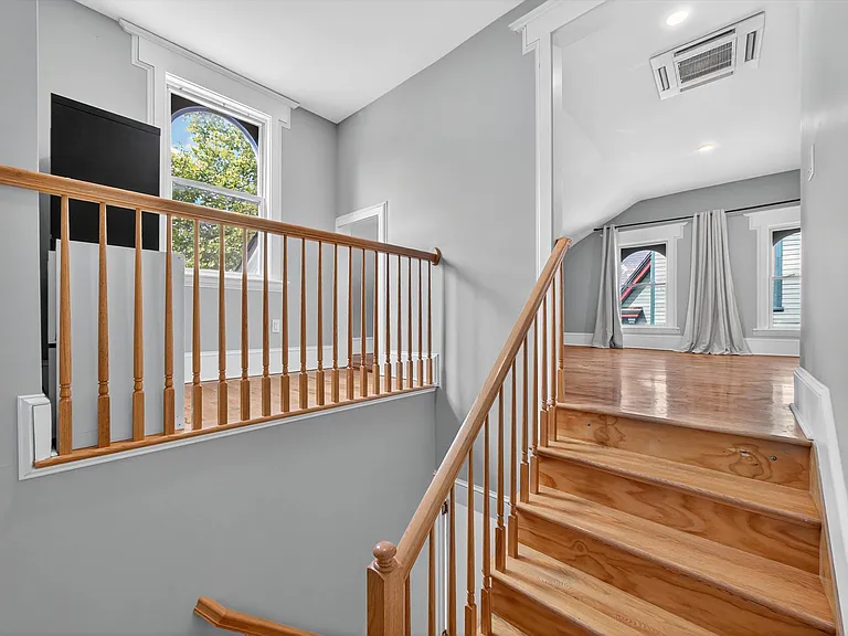 70 Sherman Pl — Photo 19