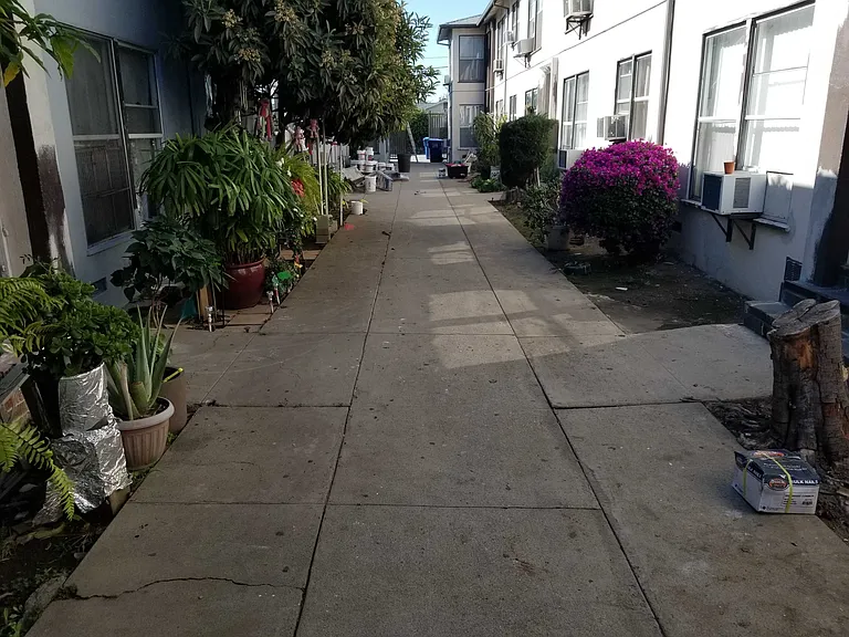 Woodman Ave — Photo 2