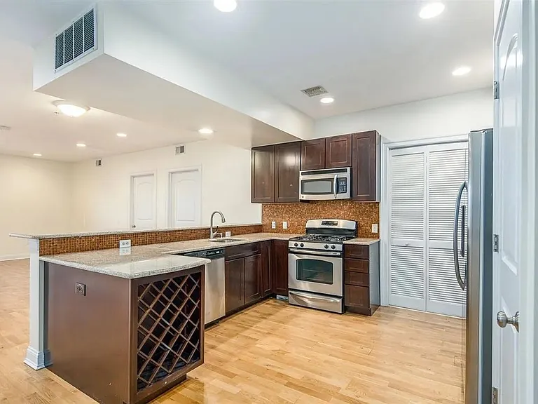 7716 Kennedy Blvd #1E — Photo 7