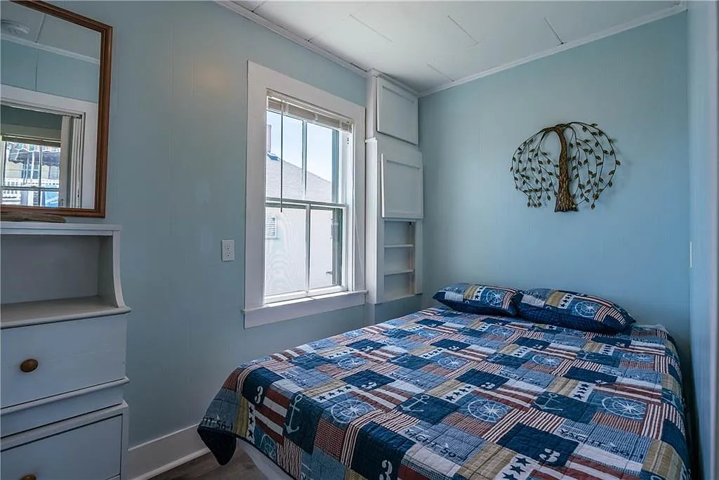 13 Bay Ave — Photo 4