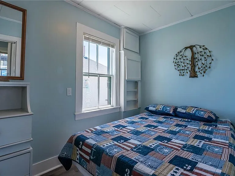 13 Bay Ave #C — Photo 4