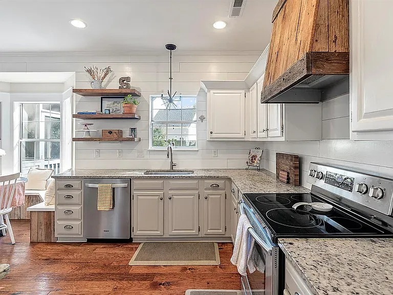1927 Oak Tree Ln — Photo 6