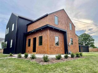 602 S 1st Ave, Forreston, IL 61030