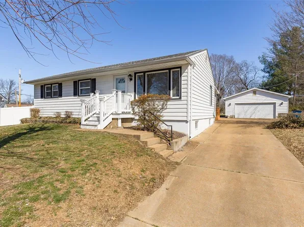 10400 Bimini Dr, Saint Louis, MO 63123